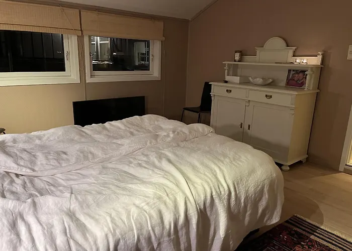 Large Single-Family Home On Dalgard With Walking Distance To Vm2025