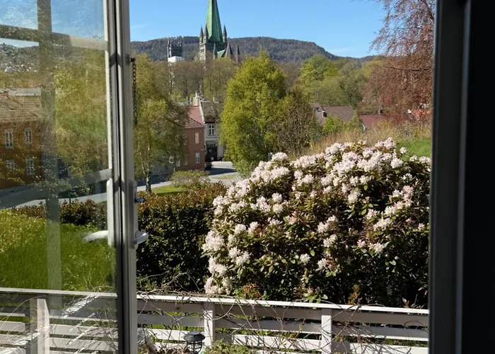 Private House-Terrace-Garden -Parking-Wifi-Smarttv